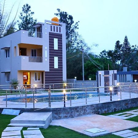 The Green Pride Resort Йелагири Екстериор снимка
